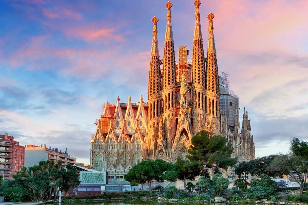 Sagrada Família: columns, structure and light