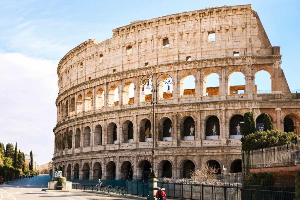 How to look at the Colosseum during a visit
