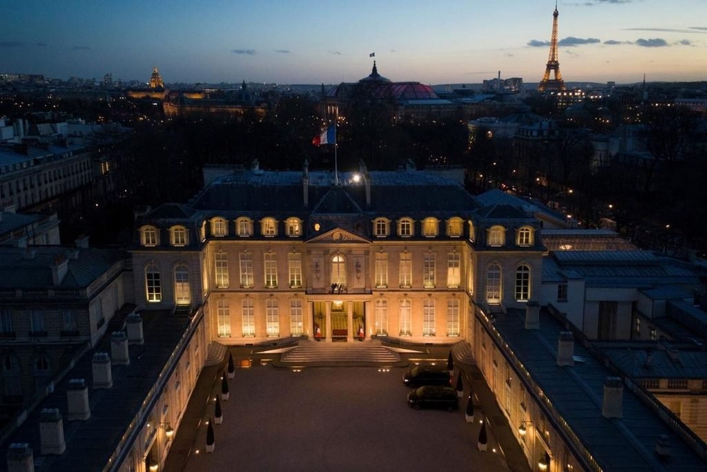 elysee-palace-at-night