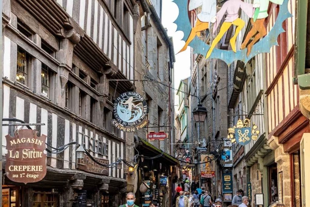 mount-saint-michel village
