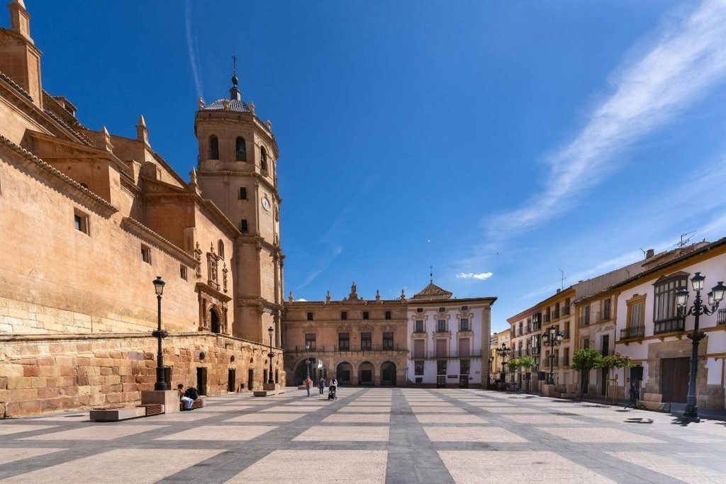 A simple walking route around the square