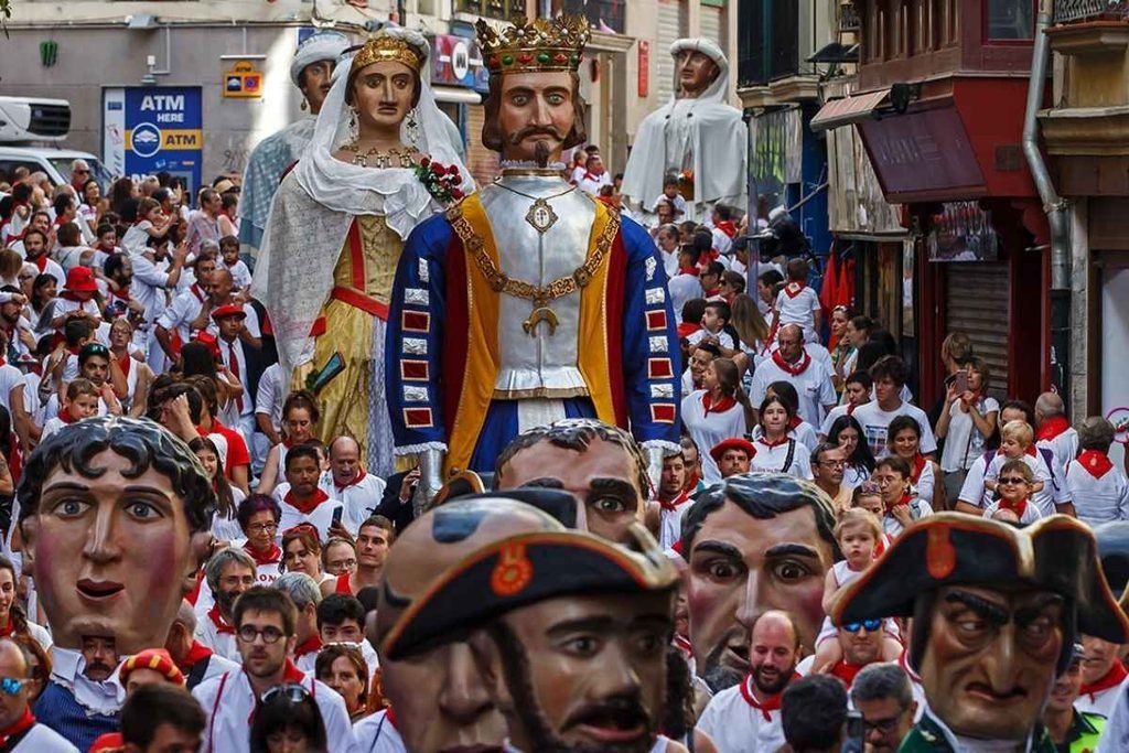 Giants and bigheads: a living street tradition